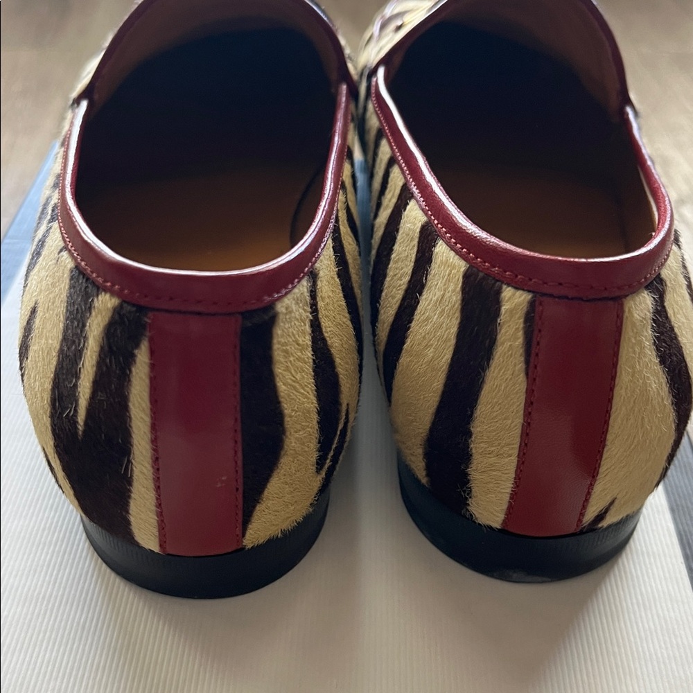 Gucci Zebra Pattern Loafers with Gold Detail - Picture 6 of 7